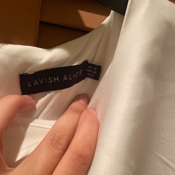 NWT Lavish Alice Cape Dress in White US Size 8 - Picture 5 of 5